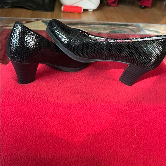 Hotter Black Heels - Picture 3 of 7